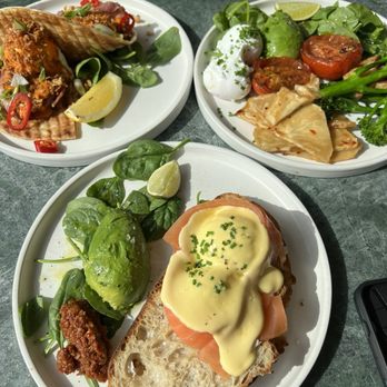 Bondi Green - salmon , bacon roll, and healthy meal - Bars Near Me - London, XGL