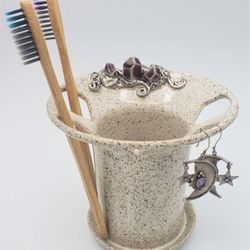 Twist Of Fate Pottery - Toothbrush holder with sculpted crystals wrapped in platinum details