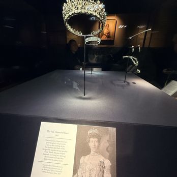 Kensington Palace - Royal jewels - Landmarks & Historical Buildings Near Me - London, XGL