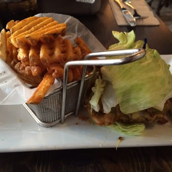 The Committed Pig - Jalapeño popper burger with waffle fries - American Near Me - Summit, New Jersey