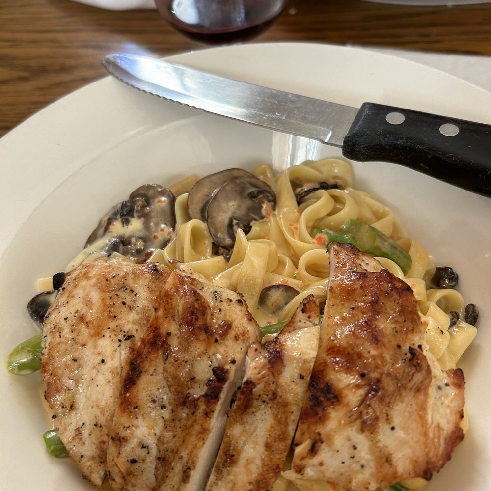 Trattoria Enzo - Grilled chicken fettuccine with fresh asparagus and Cremini mushrooms - Italian Near Me - Laporte, Indiana Trattoria Enzo - Grilled chicken fettuccine with fresh asparagus and Cremini mushrooms - Italian Near Me - Laporte, Indiana