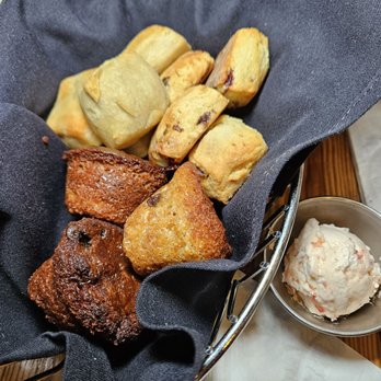 Cappy's Restaurant - Complimentary bread - New American Near Me - San Antonio, Texas