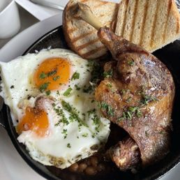 Duck leg confit skillet Duck leg confit skillet