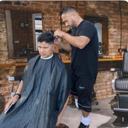 SBCuts Gentlemen's Salon - Javi DeHaro working on his craft