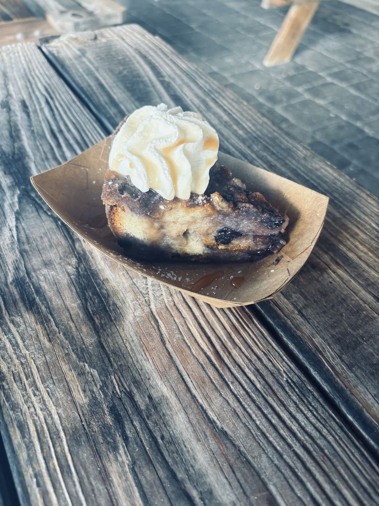 The Pig ‘n Biscuit Logo