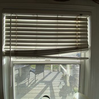 Happy Camp Hideaway - Time to replace the many broken shades - Resorts Near Me - Tillamook, Oregon