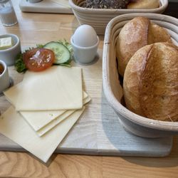 Ihr Bäcker Schüren - Frühstück ohne Aufschnitt. Ich mag lieber Käse