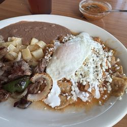 Carmelita's Restaurant - Chilaquiles con fajitas