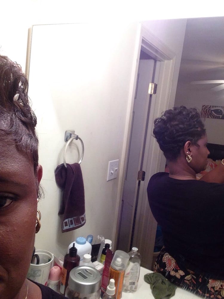Angie's Head 2 Toe Salon & Spa Logo