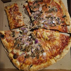 CS New York Pizza - Better shot of this so called pepperoni pizza..... Crap !!!