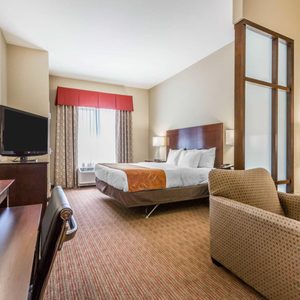 Comfort Suites 97 Photos 60 Reviews Hotels 700 West Donlon