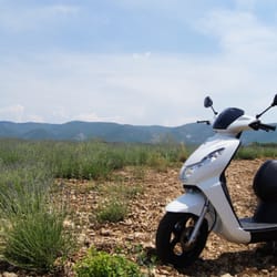 Rent Bike Luberon - Location de scooter 50cc et 125cc en Provence dans le Luberon