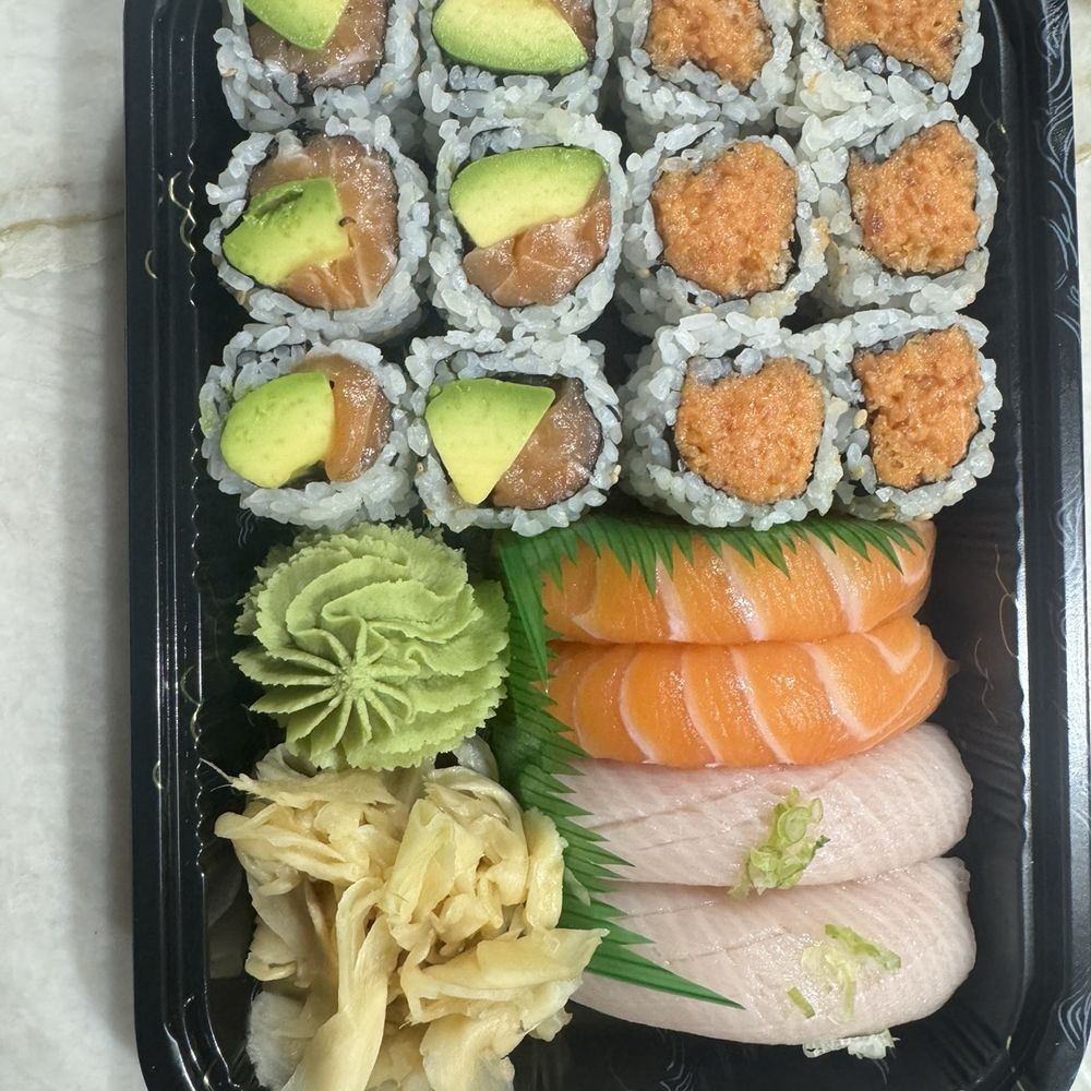 Spicy Tuna Roll Salmon Spicy Tuna Roll Salmon