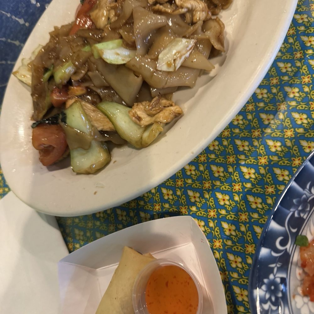 Boun Bistro - Drunken Noodles (with choice of meat) (lunch) - Thai Near Me - Fort Worth, Texas Boun Bistro - Drunken Noodles (with choice of meat) (lunch) - Thai Near Me - Fort Worth, Texas
