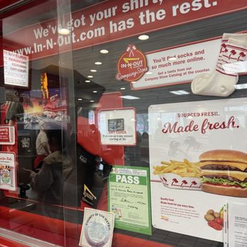In-N-Out Burger - Fast Food Near Me - Millbrae, California