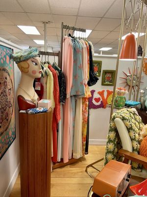 ANTIQUES MARKETPLACE by null