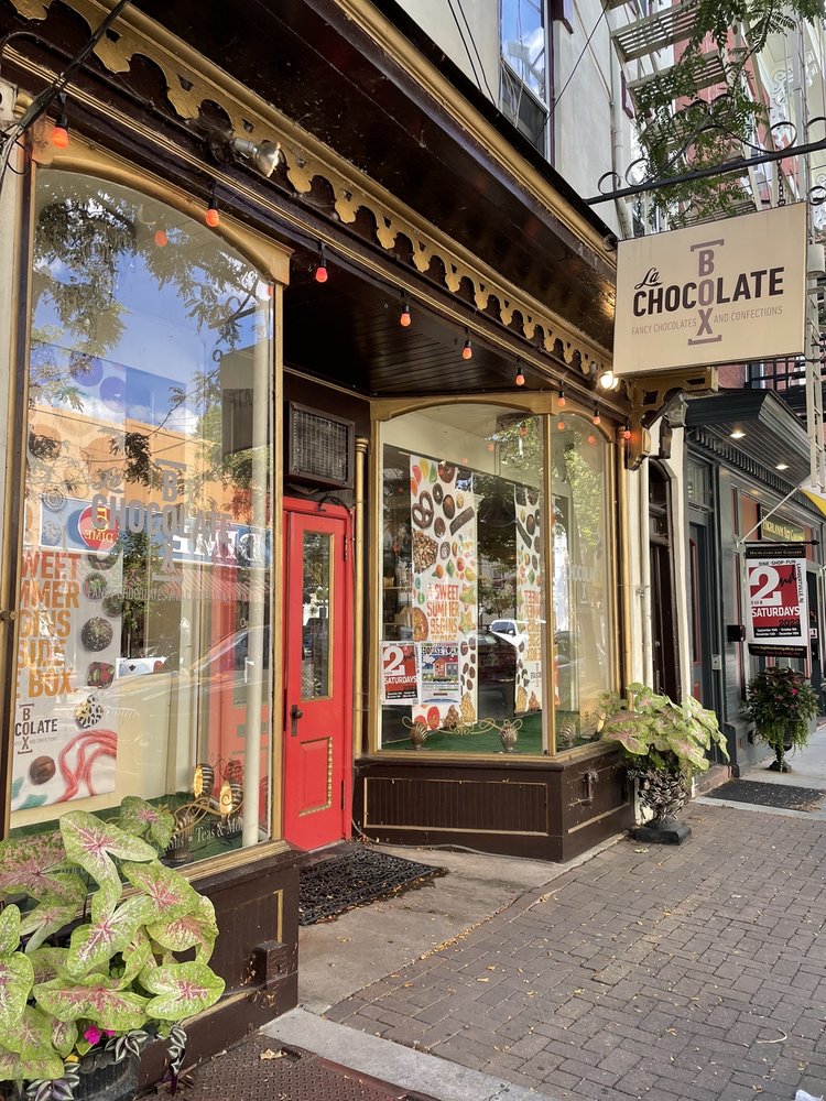 La Chocolate Box Logo