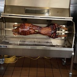 Omi’s Bar & Grill - Grill pig.