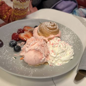 Magnolia Cafe And Bistro - Strawberry icecream - Cafes Near Me - Alexandria, Virginia Magnolia Cafe And Bistro - Strawberry icecream - Cafes Near Me - Alexandria, Virginia