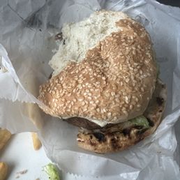 Cheeseburger (6 oz) Cheeseburger (6 oz)