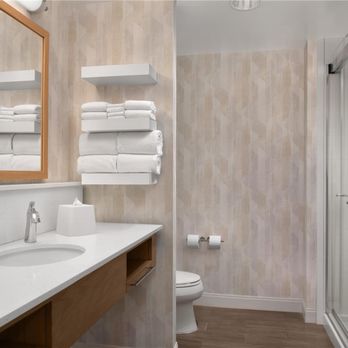Hampton Inn & Suites Baltimore North/Timonium - Guest room bath - Hotels Near Me - Timonium, Maryland Hampton Inn & Suites Baltimore North/Timonium - Guest room bath - Hotels Near Me - Timonium, Maryland