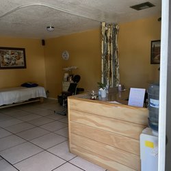 Deserve Massage - Front desk