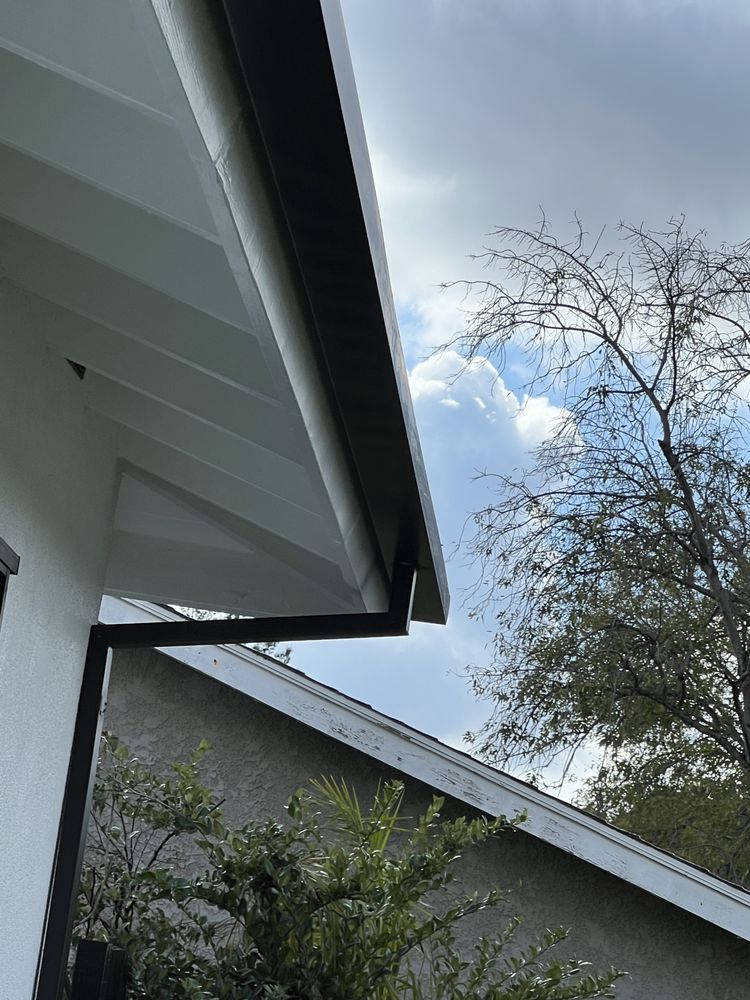 Slide of Geo' Metal And Gutters