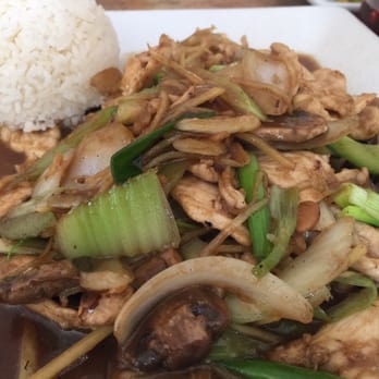Djan's Thai Restaurant - Ginger Chicken - Thai Near Me - Seattle, Washington