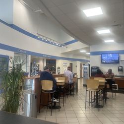 Parkway Honda - Service waiting area