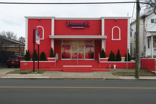 Paradise Club & Sports Bar