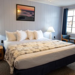 Isleview Motel and Cottages - King Motel Room
