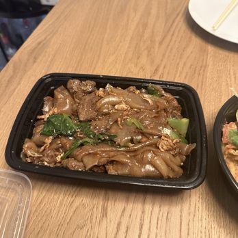 Thai Villa - Pad see ew beef is soooo good! - Thai Near Me - New York, New York Thai Villa - Pad see ew beef is soooo good! - Thai Near Me - New York, New York