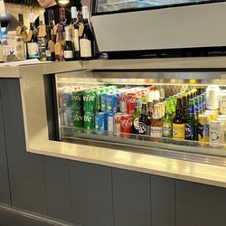Hella Mediterranean - Selection of drinks: both wine and beer.