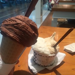 Bacio di Latte - São Tomé chocolate ice cream on a cone and mix tapioca and paçoca (peanut butter)