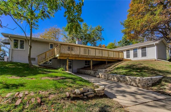 Replacement deck 2020 - This replacement deck is a great addition for this family. Their last deck was failing them, so they reached out and we set them up with a replacement that will last for several decades.