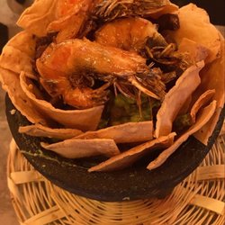 Mil Amores - Guacamole con chicharrón de rib eye