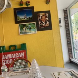 3D's Jamaican  International Cuisine - Interior