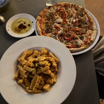 Il Fornaio - Rigatoni alla Vodka and Pizza (I forgot the name) - Italian Near Me - Coronado, California Il Fornaio - Rigatoni alla Vodka and Pizza (I forgot the name) - Italian Near Me - Coronado, California