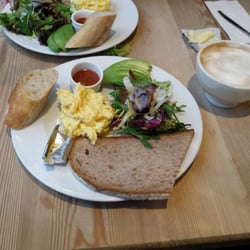Le Pain Quotidien - Stadshart - Scrambled egg bio brood n boter