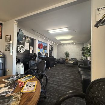 Tire Man Thousand Oaks - Waiting area - Tires Near Me - Thousand Oaks, California