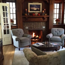 Lochnaiar Inn - Cozy library