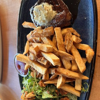 Great Room - Steak frites - Wine Bars Near Me - Tofino, British Columbia