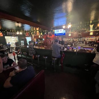Roanoke Inn - Inside - Pubs Near Me - Mercer Island, Washington