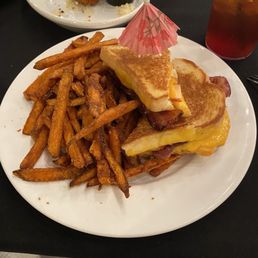 Cheddar apple and bacon grilled cheese