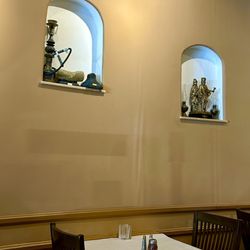 Kourosh Restaurant - Decor