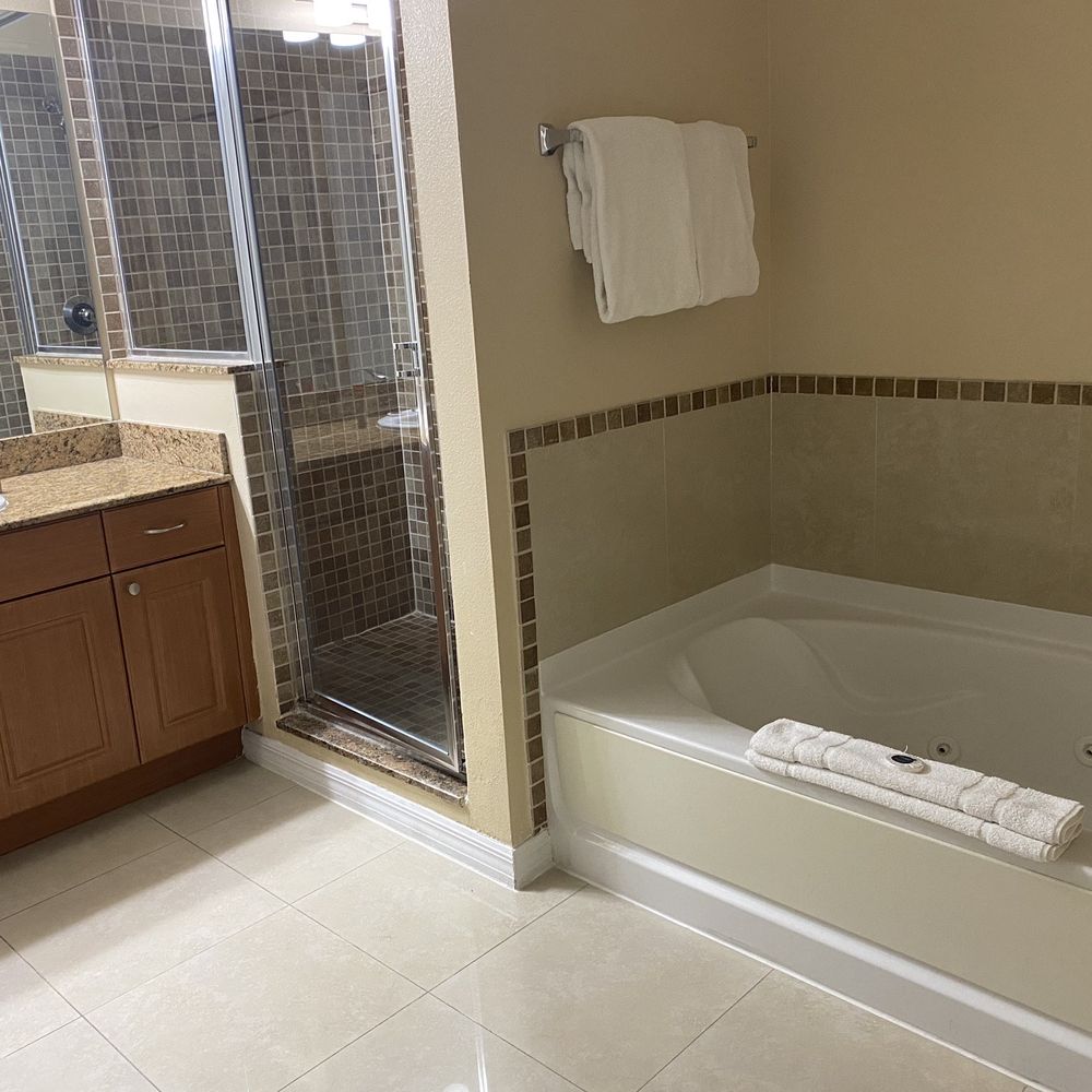 The Point Hotel & Suites - 1 bedroom suite - Hotels Near Me - Orlando, Florida