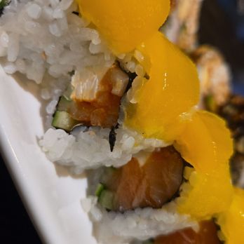 Sushi32 - Mangorana Roll (asked for Sriracha on the side) - Sushi Bars Near Me - Phoenix, Arizona