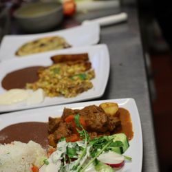 Mi Pueblo Salvadoreño - Salvadoran Food