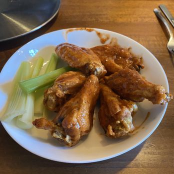 Pedaler's Pub - Massively overcooked chicken wings.....more like chicken jerkey. - Pizza Near Me - Bentonville, Arkansas Pedaler's Pub - Massively overcooked chicken wings.....more like chicken jerkey. - Pizza Near Me - Bentonville, Arkansas
