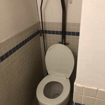 Delta King - Old fashion but fun toilet. Flushed fine - Hotels Near Me - Sacramento, California